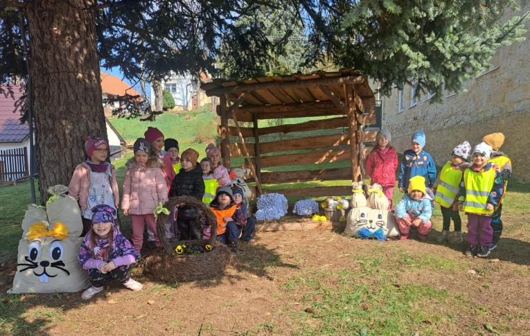 Jarní výzdoba u Obecního úřadu Kounov